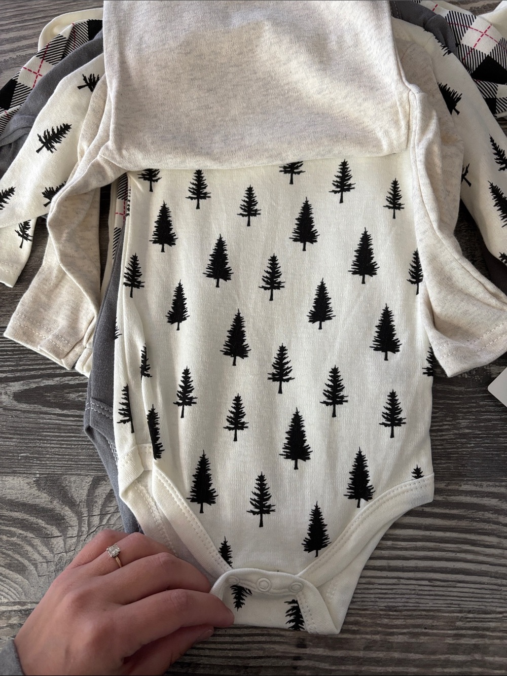 NWT Hudson Baby Onesies 5 pack - Picture 5 of 7